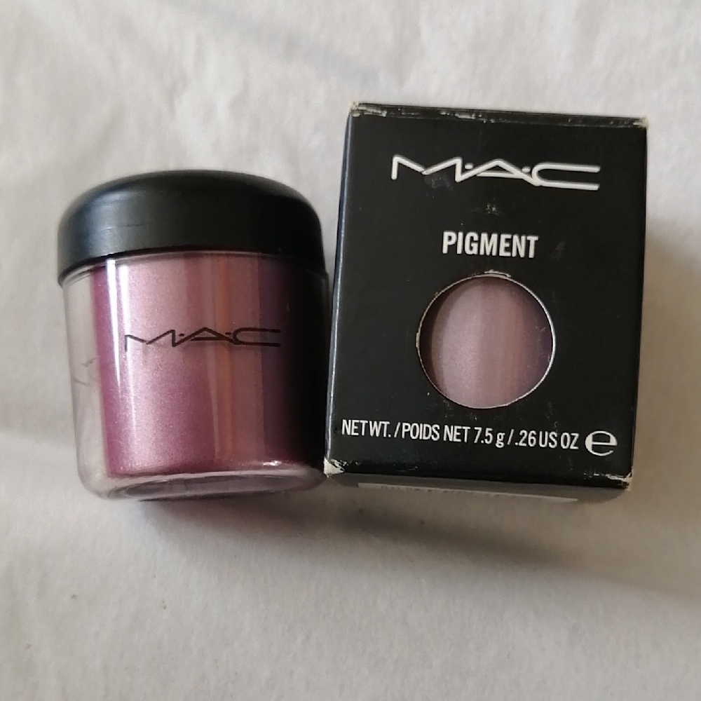 🔮MAC Cosmetics Pigment in Radiant Mauve